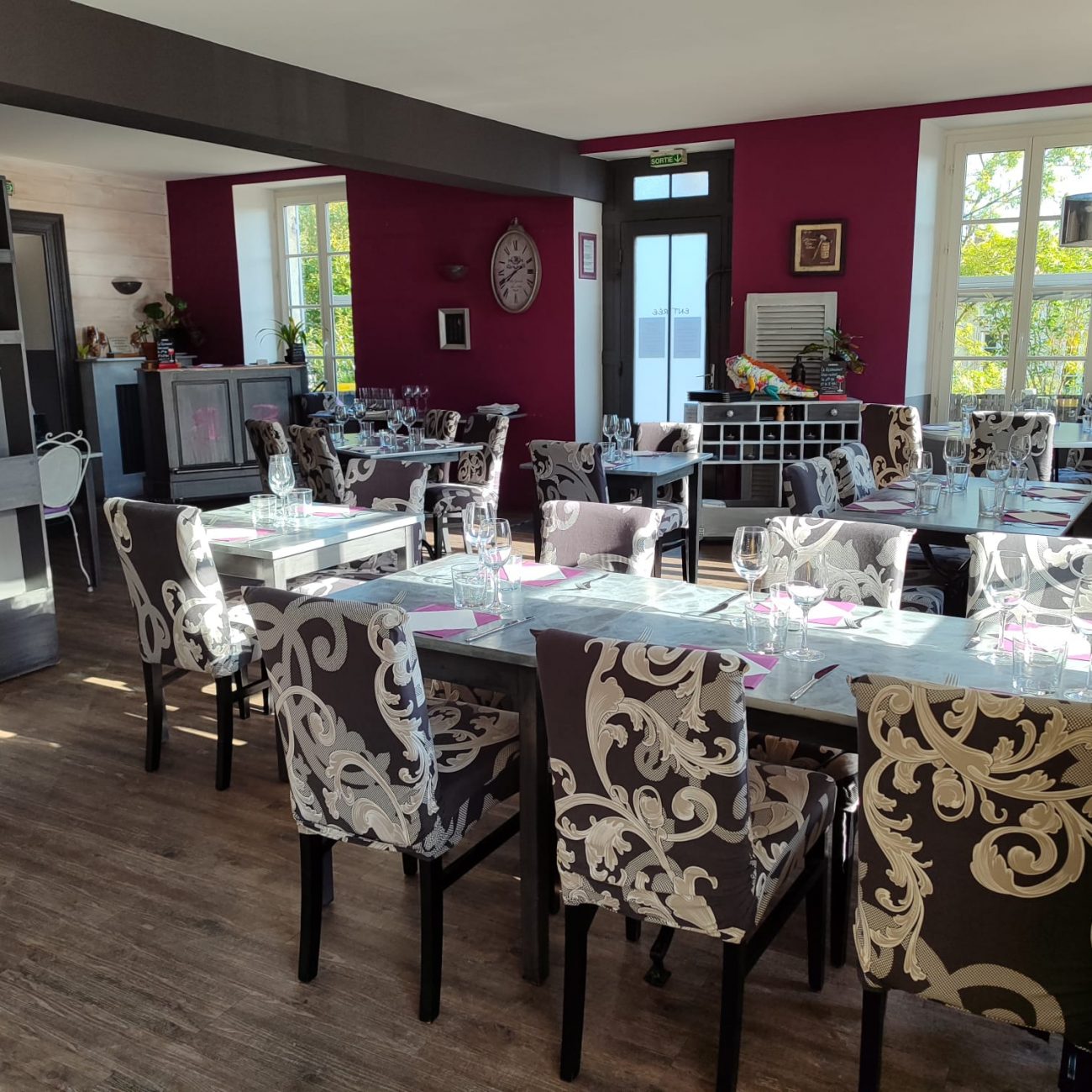 fond salle restaurant Abbaye la Sauve gastronomique traditionnel Créon